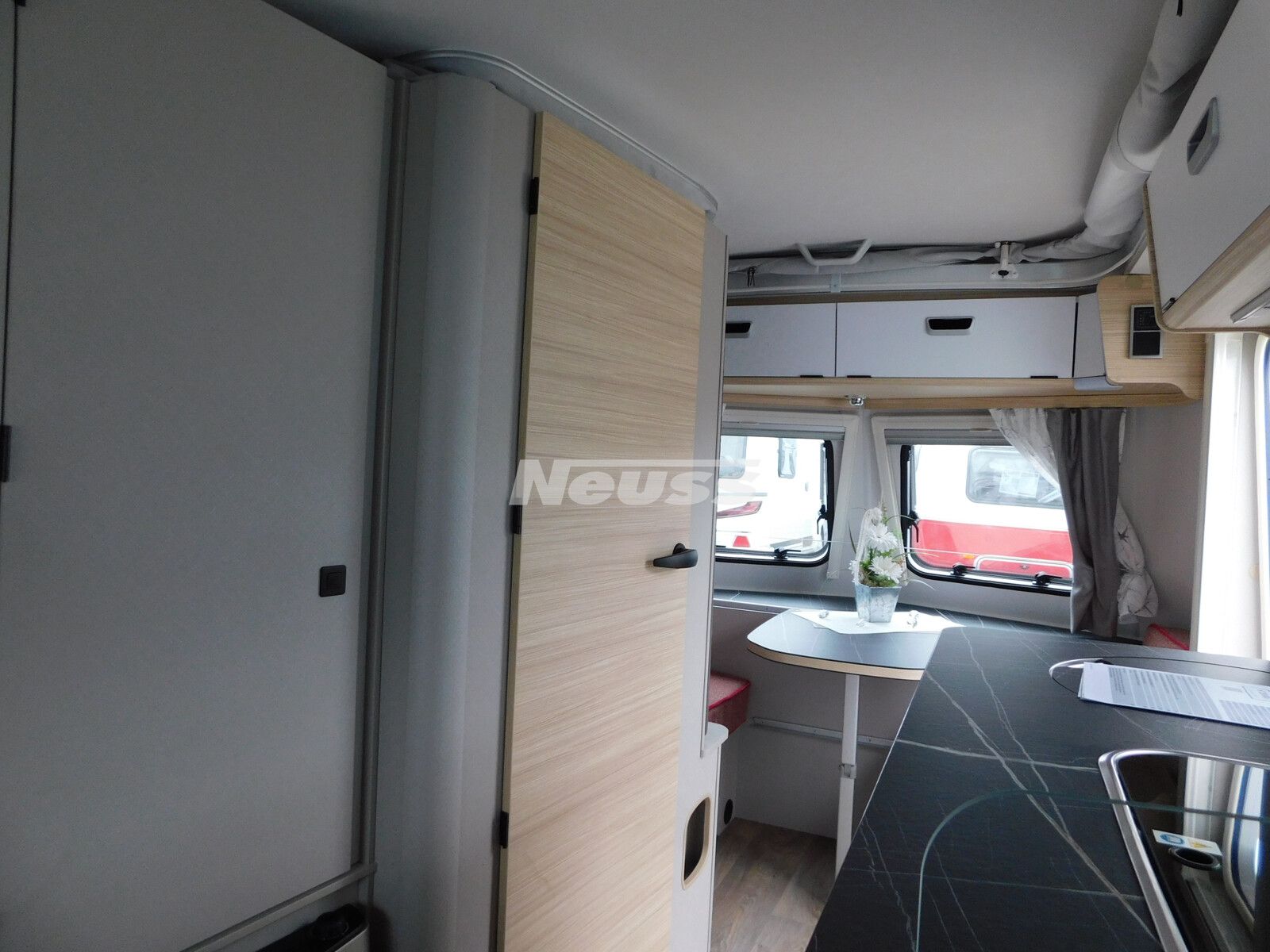 Fahrzeugabbildung HYMER / ERIBA / HYMERCAR Eriba Touring 430 Auflastung, Chrom, MarkiseLED