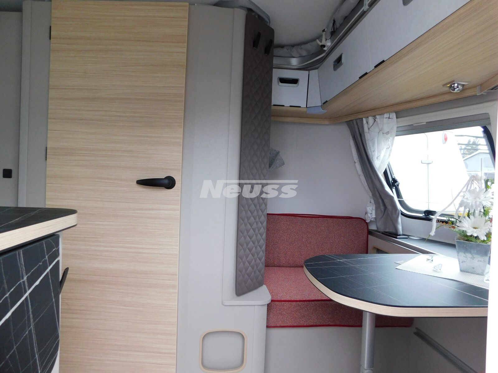 Fahrzeugabbildung HYMER / ERIBA / HYMERCAR Eriba Touring 430 Auflastung, Chrom, MarkiseLED