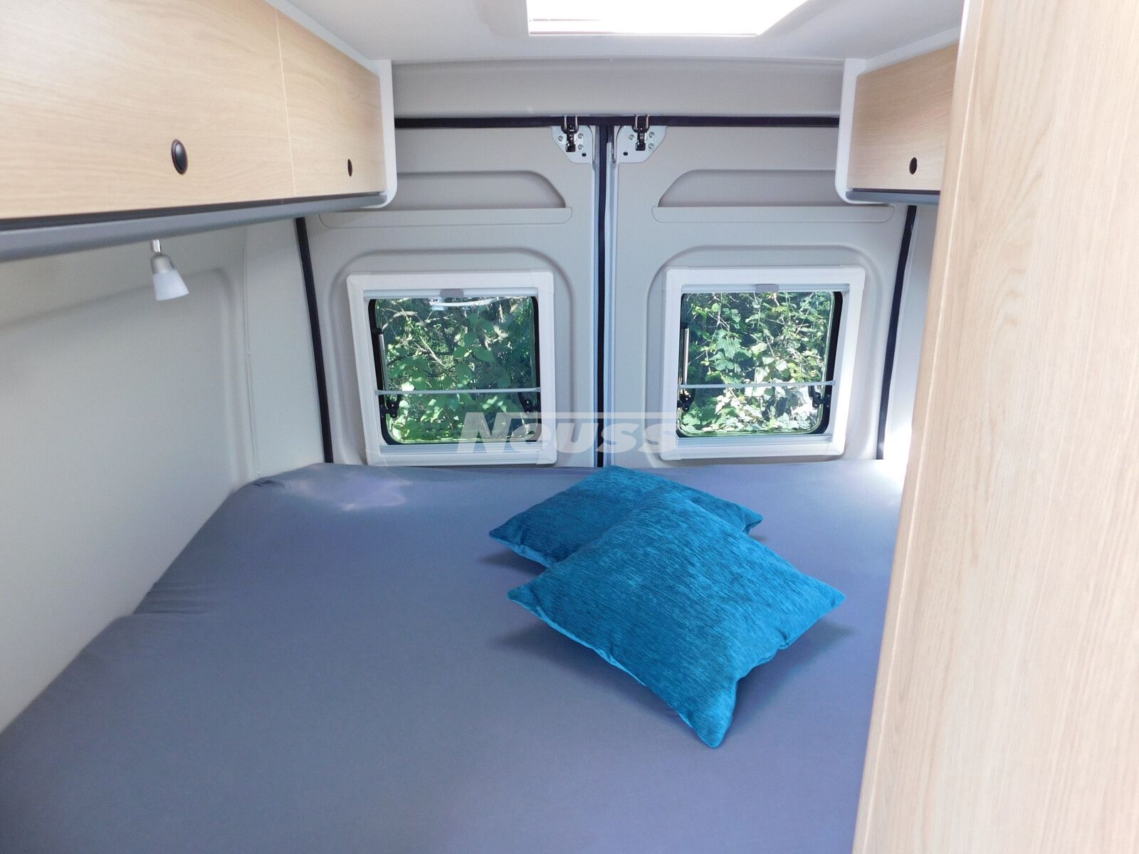 Fahrzeugabbildung Sunlight Adventure Cliff 600 Combi 4 D., Rahmenfenster,