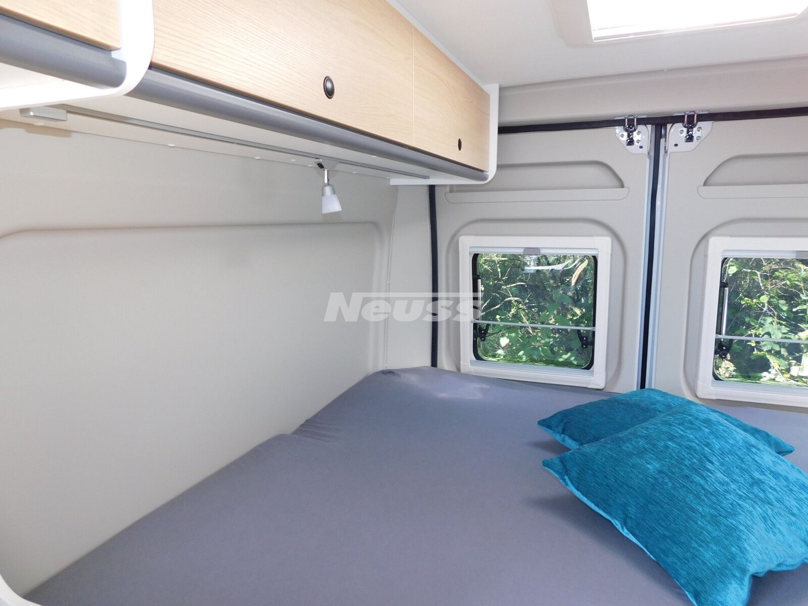 Fahrzeugabbildung Sunlight Adventure Cliff 600 Combi 4 D., Rahmenfenster,