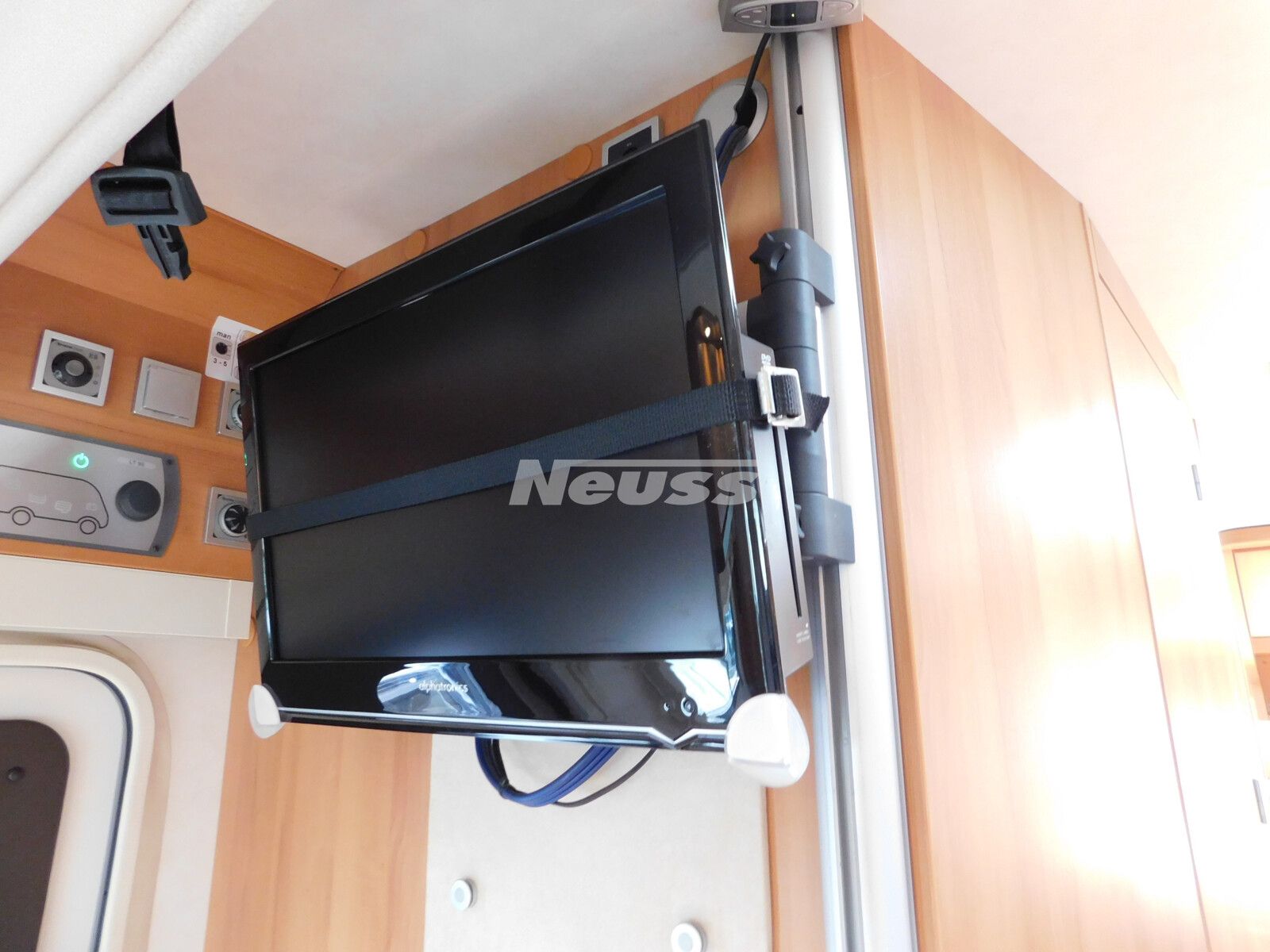 Fahrzeugabbildung HYMER / ERIBA / HYMERCAR Tramp CL 674 Exclusiv-Line SAT+TV, Hubbett, RFK