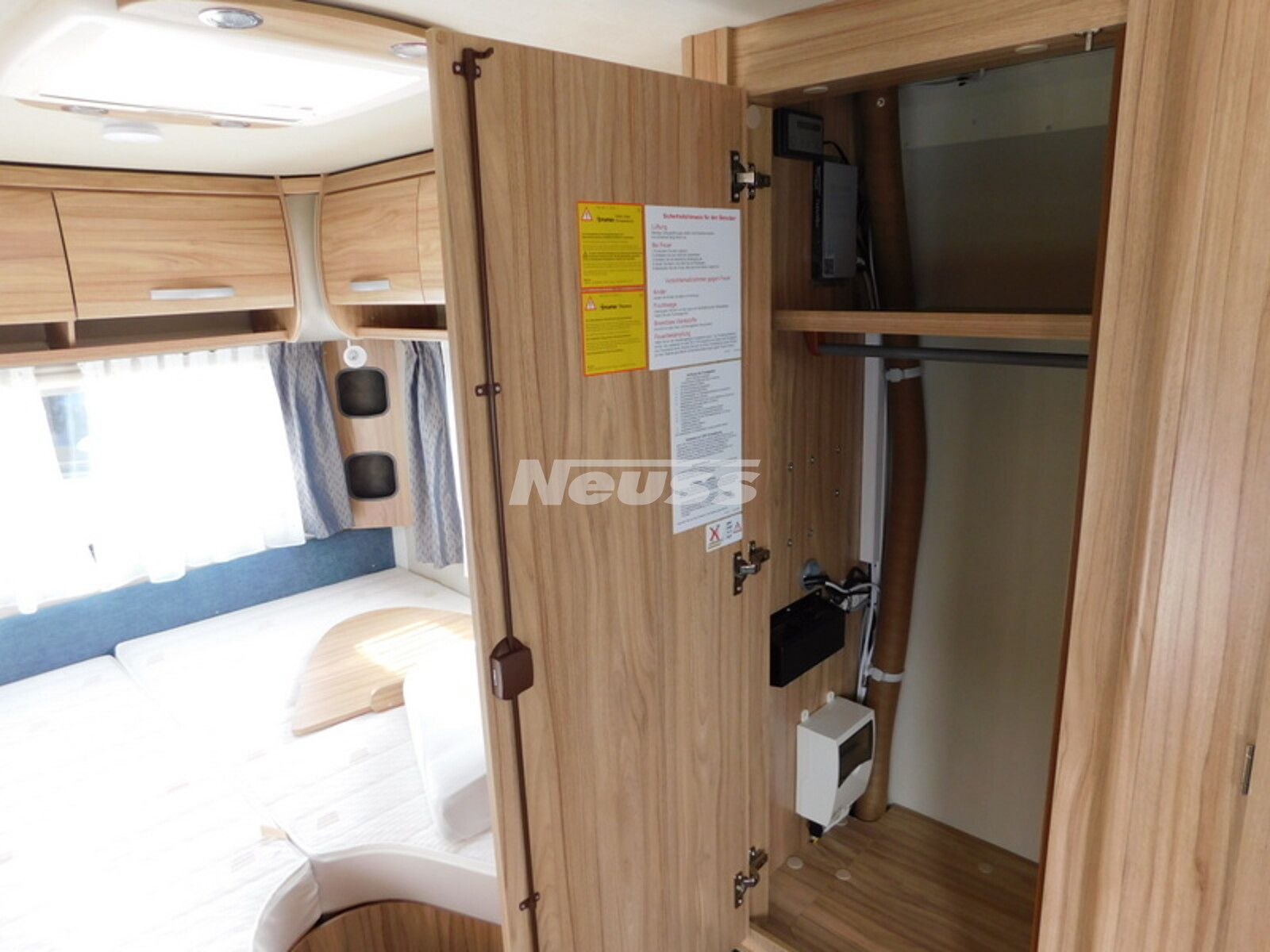 Fahrzeugabbildung HYMER / ERIBA / HYMERCAR Eriba Nova Light 442 Mover,UP4,SAT+TV,Vorzelt