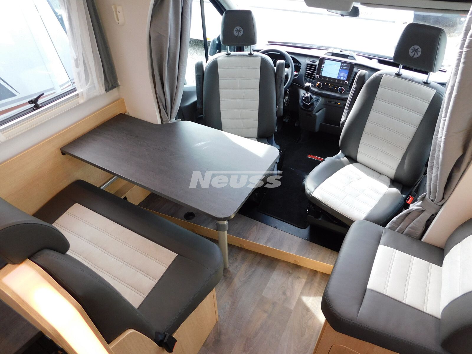 Fahrzeugabbildung Sunlight Adventure T Ford 690L Navi/Kamera, Dachträger