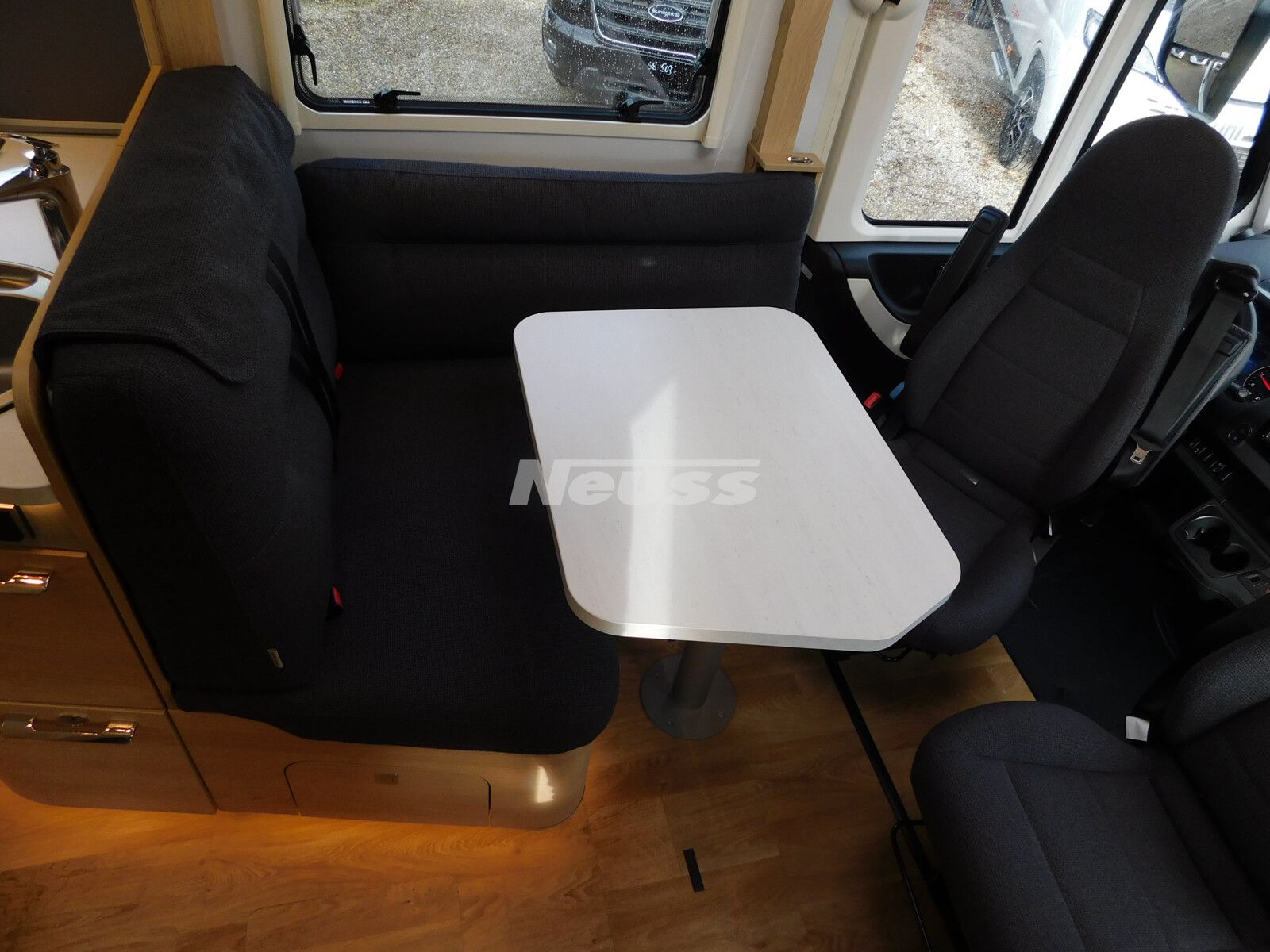 Fahrzeugabbildung HYMER / ERIBA / HYMERCAR B-Klasse MC I 680 ohne Hubbett, ALDE, GFK-Dach